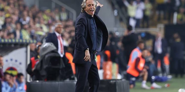 Daha önce Fenerbahçe bitime bu kadar az süre kala, iki kupada şansını ne zaman sürdürdü bilmiyorum