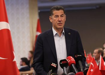 Davutoğlu ile birlikte Oğan'la görüşen Gelecek Partili Üstün, görüşmeyle ilgili detayları anlattı