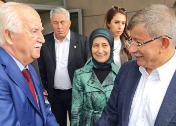 Gelecek Partisi Kurucusu, Yönetim Kurulu Üyesi ve Genel Başkan Danışmanı Abdullah Teber, partisinden ve tüm görevlerinden istifa ettiğini duyurdu.