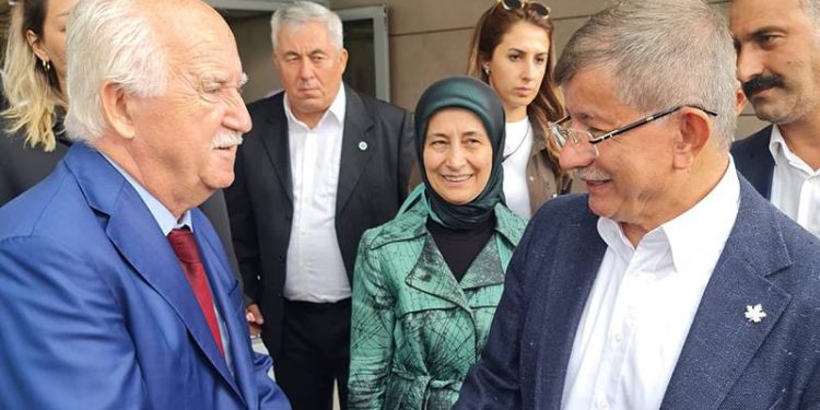 Gelecek Partisi Kurucusu, Yönetim Kurulu Üyesi ve Genel Başkan Danışmanı Abdullah Teber, partisinden ve tüm görevlerinden istifa ettiğini duyurdu.