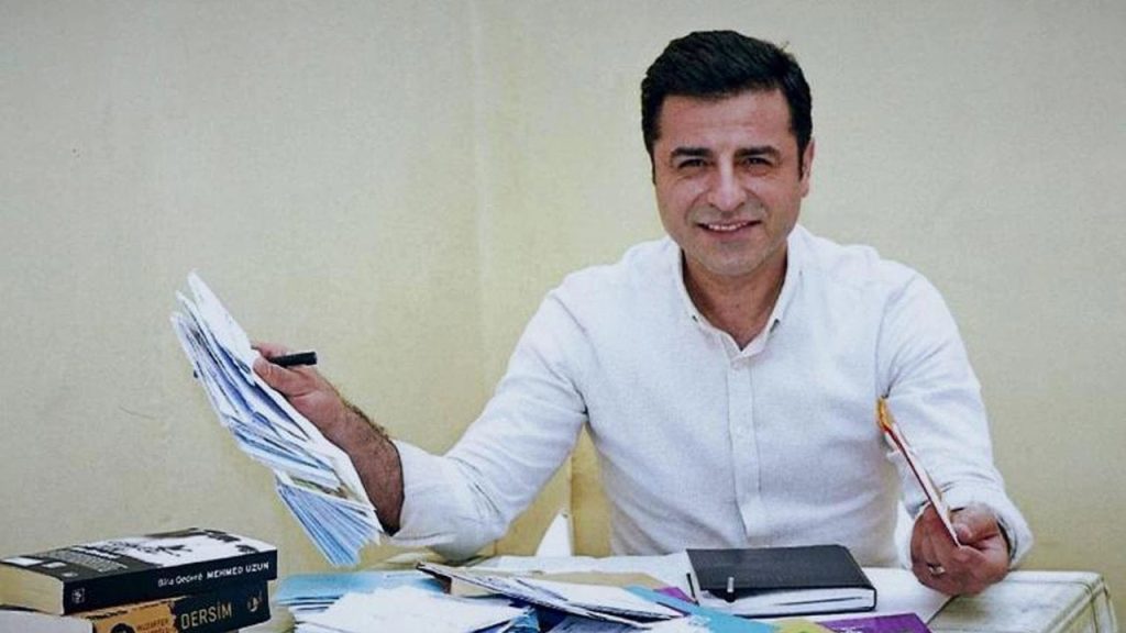 Demirtaş: Beş favori kitabım yok ama benim yazdığım beş kitap var