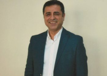 Demirtaş: Pazar günü eksiksiz sandığa gidelim ve oyumuzu kullanalım