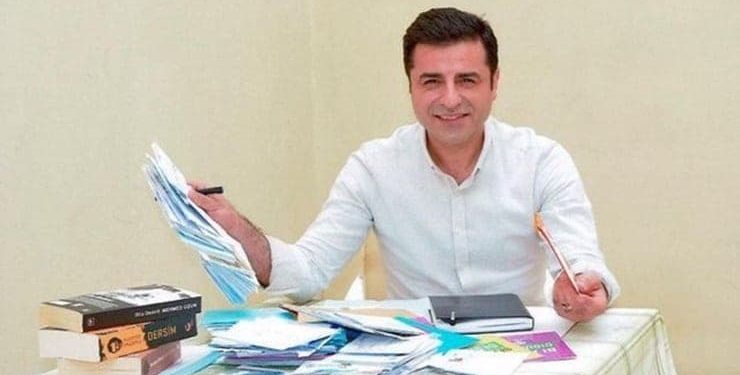 Demirtaş saat verdi: Önemli bir mesaj paylaşacağım