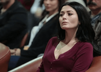 Deniz Çakır'dan 'kararsız' seçmene çağrı: Kadını yok sayan zihniyete yol vermektir kararsız kalmak