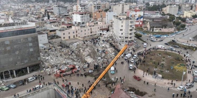 Deprem bölgesinde vakıf mülklerinde üç ay kira alınmayacak