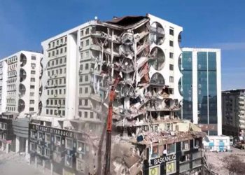 Depremde yıkılan Galeria'ya ilişkin ek rapor: Projeyi yapanlar yüzde 20 sorumlu