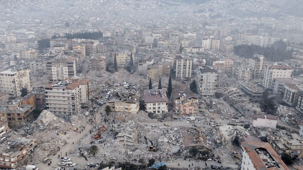 Depremin üzerinden üç aydan fazla geçti: Su yok, sinek ve böcek sorunu ortaya çıktı