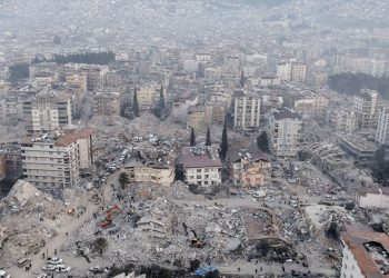 Depremin üzerinden üç aydan fazla geçti: Su yok, sinek ve böcek sorunu ortaya çıktı