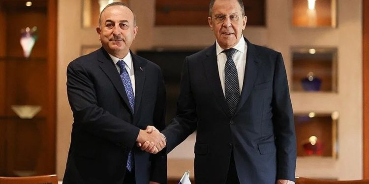 Dışişleri Bakanı Çavuşoğlu, Rus mevkidaşı Lavrov ile telefonda görüştü