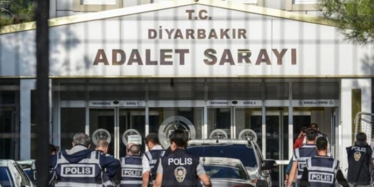 Diyarbakır operasyonu kapsamında bir avukat daha tutuklandı