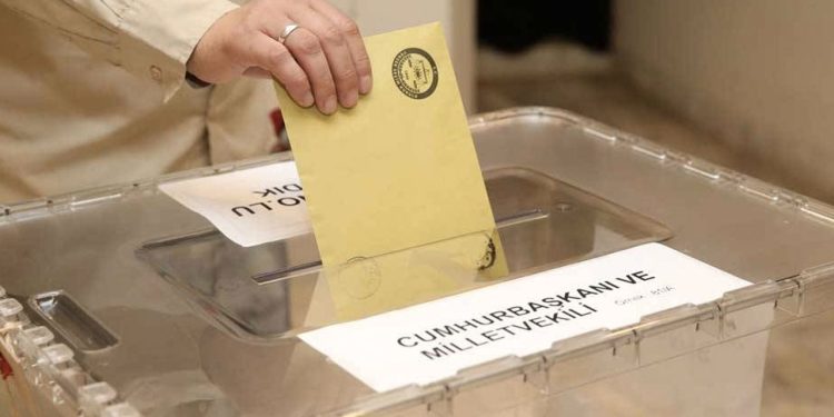 Diyarbakır'da 200 kişi 'hayali görev' nedeniyle oy kullanamadı