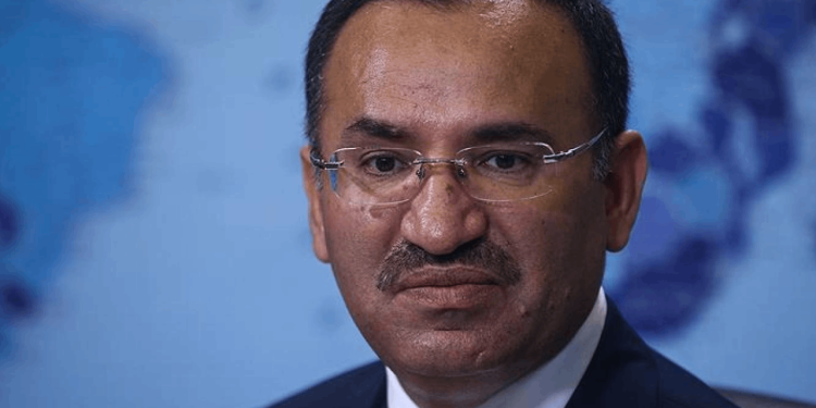 Dolar 20 TL'yi aştı, bankalar döviz vermiyor... AKP'li Bozdağ'a göre kriz yokmuş