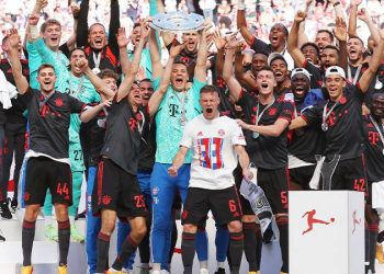 Dortmund tarihi fırsatı tepti, evinde kaybetti; Almanya’nın en büyüğü Bayern Münih!