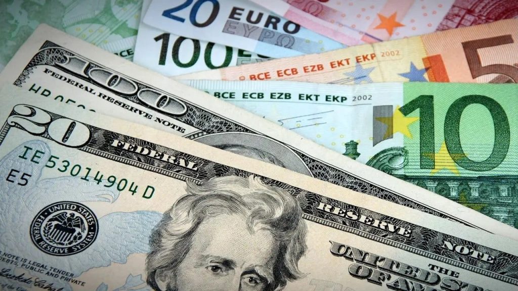 Döviz kurunda 'ikinci tur' etkisi: Dolar ve euro, TL karşısında rekor tazeledi