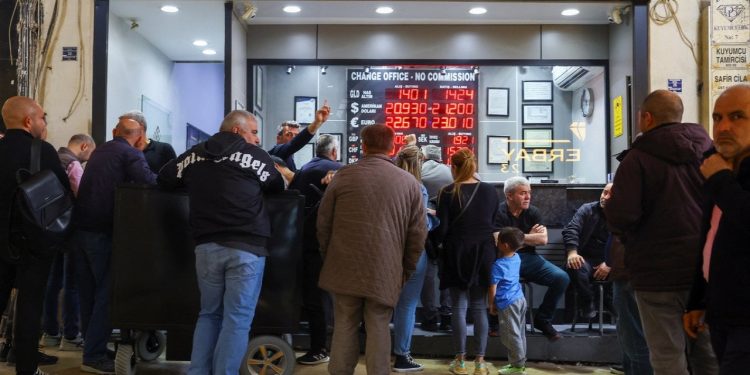 ERBD, Türkiye'nin 2023 büyüme tahminini düşürdü, S&P risk primini yine yükseltti