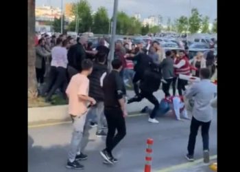 Ekrem İmamoğlu'nun Pendik mitingine katılan gençlere saldırı