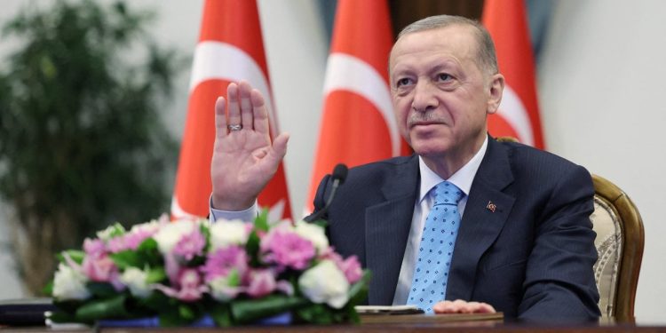 Erdoğan 1 Mayıs mesajında 'İETT’de işçi olarak ter döktüğü' günleri hatırladı, oy istedi