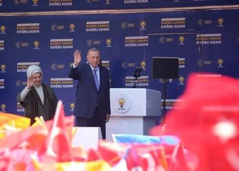Erdoğan ilk olarak Kırklareli'de "Kira meselesini de, çarşı pazarda aşırı fiyat artışını da hal yoluna biz koyarız" dedi