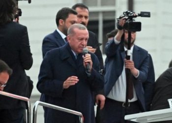 Erdoğan balkondan ‘yargıya müdahale’ mesajı verdi