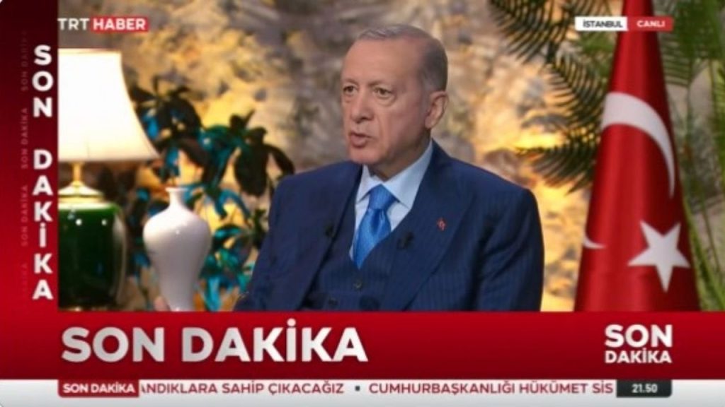 Erdoğan, depremzede öğrencilerin tümüne burs verileceğini açıkladı