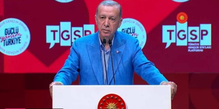Erdoğan yine sanatçıları hedef aldı: Sözde sanatçı diye geçinen müsveddeler...