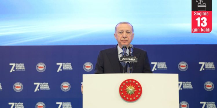 Erdoğan'ın 'CHP 1999 depreminde ortada yoktu' sözlerine Özgür Özel'den sert tepki