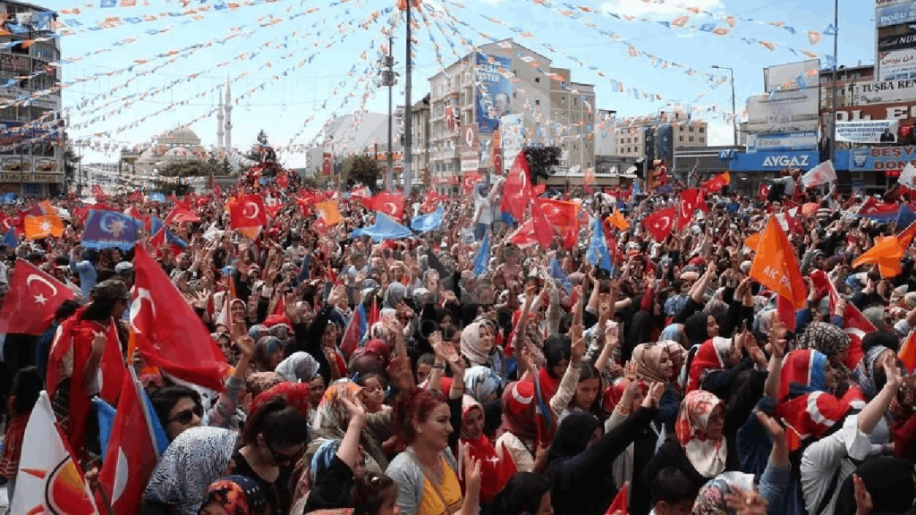 Erdoğan'ın Van'daki mitinginden dikkat çeken detaylar: "2002'den beri en sönük Van mitingi"