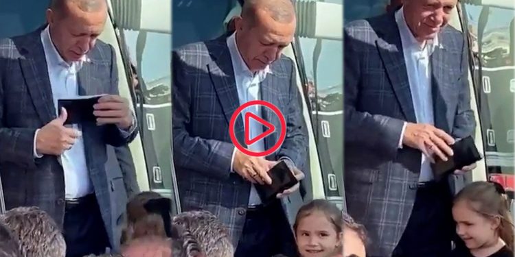 Erdoğan'ın ikiye katlanamayan para dolu cüzdanı gündem oldu