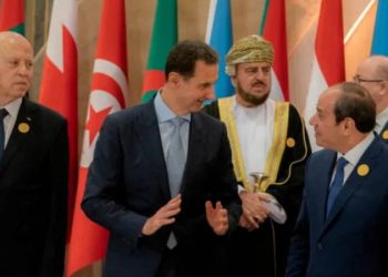 Suudi Arabistan Veliaht Prensi Muhammed bin Selman, 12 yıl sonra ilk kez Arap Birliği Zirvesi'ne katılan Suriye lideri Beşar Esad'ı karşıladı. Esad, Arap Birliği Zirvesi'nde yaptığı konuşmada "Bölgemizdeki en büyük tehlikelerden biri İhvancı zihniyetle karışmış yayılmacı Osmanlı zihniyetidir" ifadelerini kullandı.