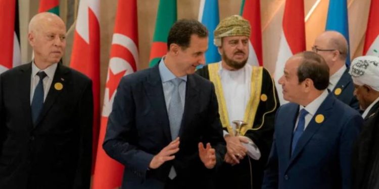 Suudi Arabistan Veliaht Prensi Muhammed bin Selman, 12 yıl sonra ilk kez Arap Birliği Zirvesi'ne katılan Suriye lideri Beşar Esad'ı karşıladı. Esad, Arap Birliği Zirvesi'nde yaptığı konuşmada "Bölgemizdeki en büyük tehlikelerden biri İhvancı zihniyetle karışmış yayılmacı Osmanlı zihniyetidir" ifadelerini kullandı.