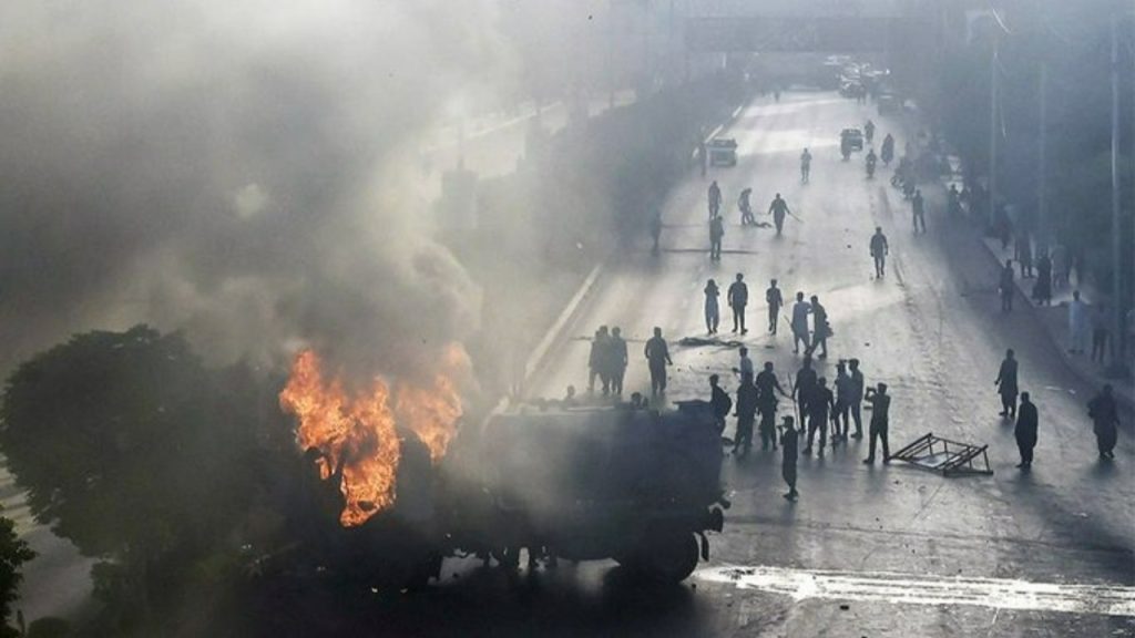 Eski Başbakan tutuklandı, ülke karıştı: 1 kişi hayatını kaybetti