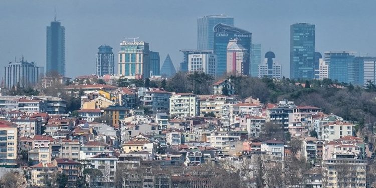 Ev sahibi ile kiracı kavgası: Üç şüpheli adliyeye sevk edildi, dört kişinin durumu ağır