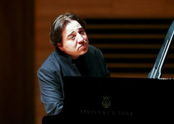 Fazıl Say: Sanatçılar siyasi olmaya mecbur kalıyor, o yüzden değişim şart