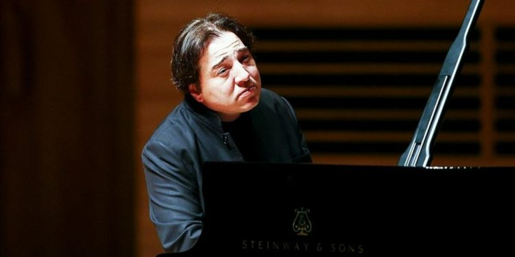 Fazıl Say: Sanatçılar siyasi olmaya mecbur kalıyor, o yüzden değişim şart