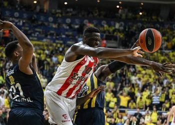 Fenerbahçe Beko, Olympiakos'u devirdi; seride durumu eşitledi
