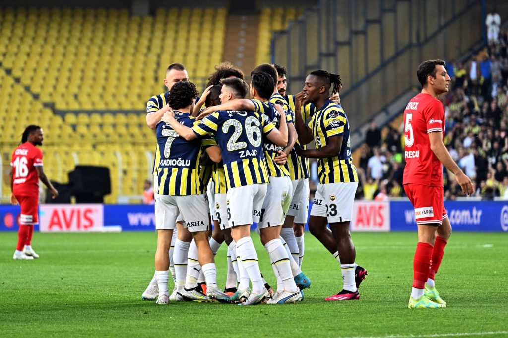 Fenerbahçe kazandı ama yetmedi!