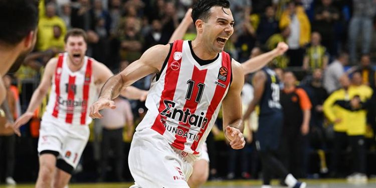 Fenerbahçe son saniyede Sloukas'ın üçlüğüyle yıkıldı