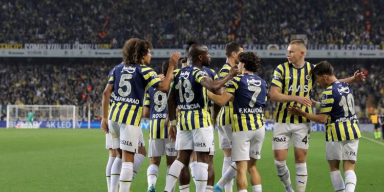Fenerbahçe'de en az 8 isimle yollar ayrılıyor