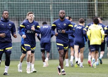 Fenerbahçe'ye Valencia ve İsmail Yüksek'ten iyi haber