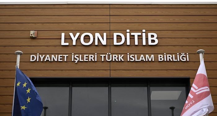 Fransa’da DİTİB binası yanında kurulan oy kullanma merkezine suç duyurusu