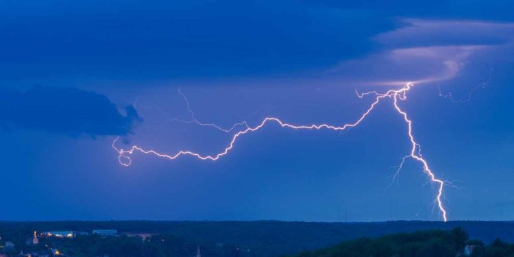 Fransa'yı 'elektrik çarptı': 24 saatte 25 binden fazla yıldırım düştü