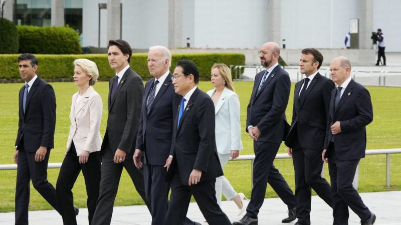 Japonya'nın Hiroşima kentinde başlayan G7 zirvesinde, Rusya'ya yeni yaptırımlar uygulanması kararlaştırıldı. Yapılan açıklamada, "G7 olarak Rusya'yı savaş makinesini destekleyen teknoloji, endüstriyel teşhizat ve hizmetlerden mahrum bırakacağız" denildi.