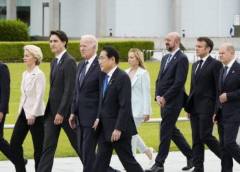 Japonya'nın Hiroşima kentinde başlayan G7 zirvesinde, Rusya'ya yeni yaptırımlar uygulanması kararlaştırıldı. Yapılan açıklamada, "G7 olarak Rusya'yı savaş makinesini destekleyen teknoloji, endüstriyel teşhizat ve hizmetlerden mahrum bırakacağız" denildi.