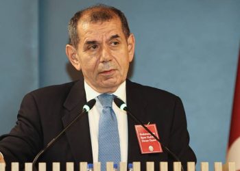 Galatasaray Başkanı Dursun Özbek, Bankalar Birliği anlaşmasından çıkmak istediklerini söyledi. İmza atılan her anlaşmanın gereğini yapabilecekleri belirten Dursun Özbek, "Yılda yaklaşık 400 milyon TL'lik faiz ödememiz var. Yapılan anlaşma bize diyor ki, 1 Haziran'dan itibaren kulübün tüm gelirlerinin yüzde 50'sini bana bırakacaksın. Peki ben hayatımı nasıl sürdüreceğim?" ifadelerini kullandı.