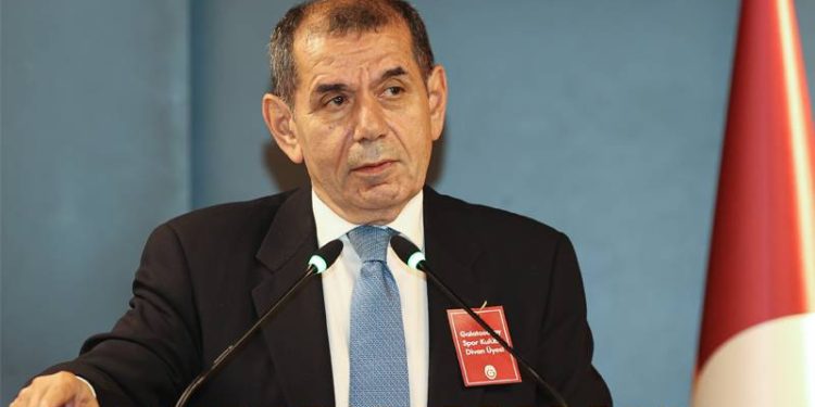 Galatasaray Başkanı Dursun Özbek, Bankalar Birliği anlaşmasından çıkmak istediklerini söyledi. İmza atılan her anlaşmanın gereğini yapabilecekleri belirten Dursun Özbek, "Yılda yaklaşık 400 milyon TL'lik faiz ödememiz var. Yapılan anlaşma bize diyor ki, 1 Haziran'dan itibaren kulübün tüm gelirlerinin yüzde 50'sini bana bırakacaksın. Peki ben hayatımı nasıl sürdüreceğim?" ifadelerini kullandı.