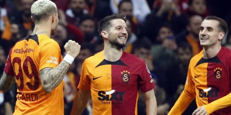 Galatasaray'da kart alarmı!