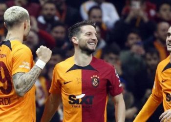 Galatasaray'da kart alarmı! Futbolcular uyarıldı