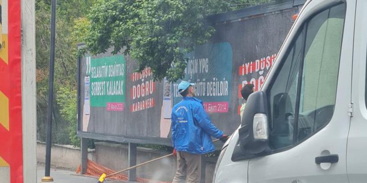 Gazeteci Ağırel: Nevşehir’deki panolara muhalefet aleyhinde yalan reklamlar asılıyor