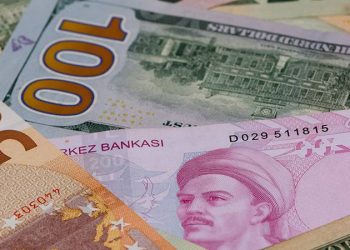 Goldman Sachs ekonomistleri, Türkiye'de seçim sonuçlarına yönelik piyasa senaryolarını içeren analizlerinde piyasanın Türk lirasında keskin bir değer kaybını fiyatladığını belirtti.