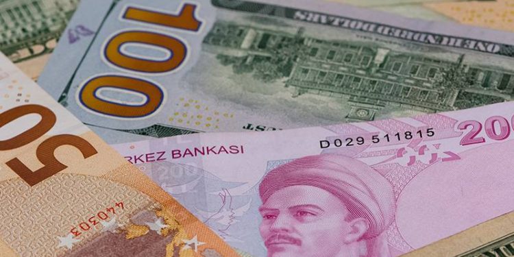 Goldman Sachs ekonomistleri, Türkiye'de seçim sonuçlarına yönelik piyasa senaryolarını içeren analizlerinde piyasanın Türk lirasında keskin bir değer kaybını fiyatladığını belirtti.